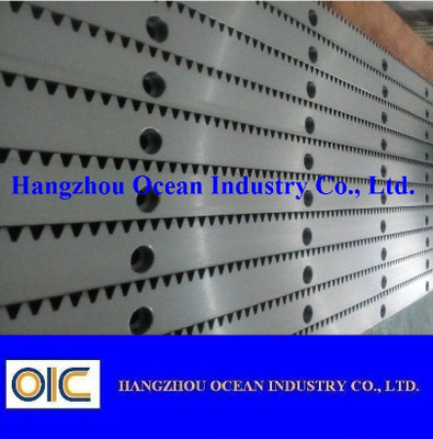 China Galvanizado y ennegrecer el estante de engranaje para la puerta deslizante proveedor