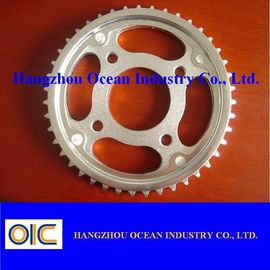 China Rodillo trasero de motocicleta de 4 tornillos para mejorar el rendimiento de la motocicleta proveedor